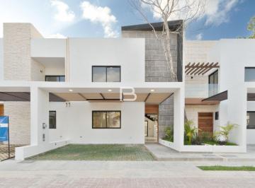 Casa · 228m² · 3 Recámaras · 2 Estacionamientos · Rio Residencial Cancun Casa en Venta