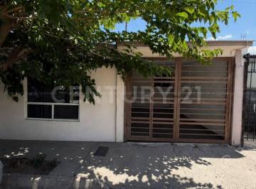 Casa · 97m² · 4 Recámaras · 1 Estacionamiento · Casa en Venta en Colinas del Sol Chihuahua, Chih.