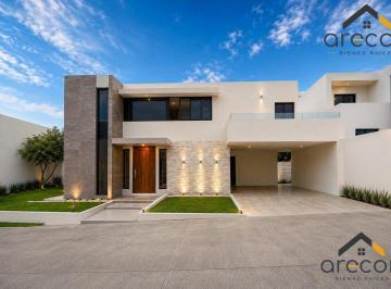 Casa · 253m² · 3 Recámaras · 2 Estacionamientos · Casa Nueva Moderna con Amplios Espacios