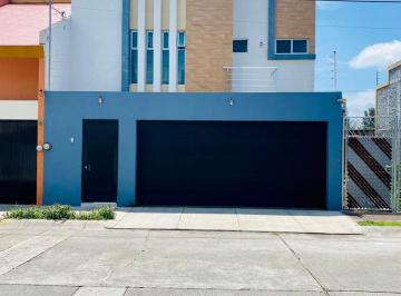 Casa · 220m² · 4 Recámaras · 2 Estacionamientos · Casas en Zamora Plaza Las Palomas