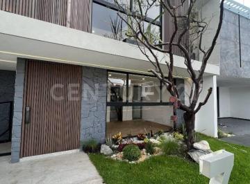 Casa · 409m² · 5 Recámaras · 2 Estacionamientos · Venta de Casa en Puebla, Lomas de Angelòpolis
