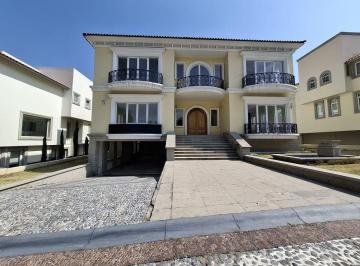 Casa en condominio · 900m² · 4 Recámaras · 6 Estacionamientos · Casa en en Renta en Fuentes de Las Lomas, Interlomas
