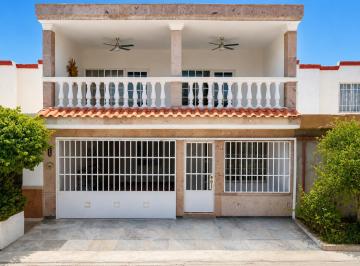 N/A · Casa en Venta de 2 Pisos, con Dormitorio en Planta Baja, en Residencial Las Etnias
