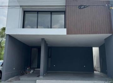 Casa · 280m² · 3 Recámaras · 2 Estacionamientos · Venta Casa de 280 m² en Fracc. Pedregal de Santiago - Carretera Nacional en Santiago, Nuevo León.