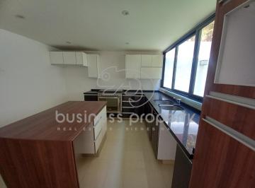 Casa · 180m² · 3 Recámaras · 2 Estacionamientos · Hermosa Casa en Zona Esmeralda