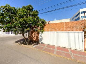 Casa · 217m² · 3 Recámaras · 2 Estacionamientos · Casa en Venta en San José Mayorazgo – Amplia, Jardín E Iluminación Natural!
