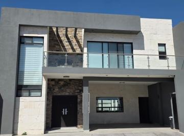 Casa · 310m² · 3 Recámaras · 2 Estacionamientos · Se Vende Casa Como Nueva Tres Años de Construida en Zona Privada Al Norte de La Ciudad de Saltillo