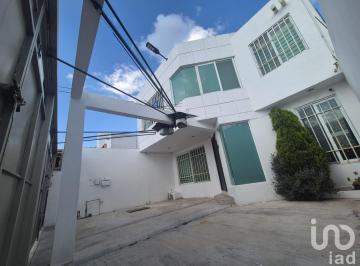 Casa · 172m² · 3 Recámaras · 2 Estacionamientos · Casa en Venta en El Mirador Queretaro Primera Cerrada
