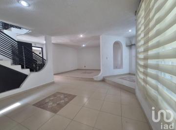 Casa · 172m² · 3 Recámaras · 2 Estacionamientos · Casa en Venta en El Mirador Queretaro Primera Cerrada