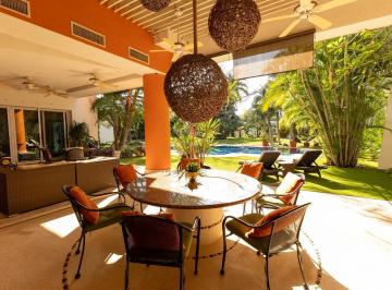 Casa · 740m² · 5 Recámaras · 4 Estacionamientos · Casa en Venta en La Escondida