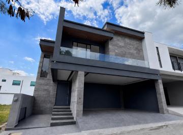 Casa de 3 habitaciones, Monterrey · Casa en Venta en Monterrey Carretera Nacional Valle de Cristal