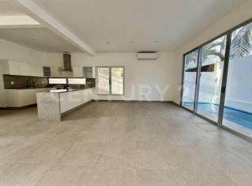 Casa · 304m² · 4 Recámaras · 1 Estacionamiento · Casa Amplia de 3 Niveles en Renta | Aqua Residencial | Av Huayacán
