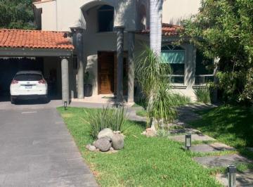 Casa de 3 habitaciones, Zapopan · Casa en Renta Amueblada en Villa Coral