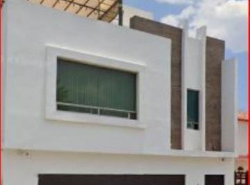 Casa de 4 habitaciones, Pachuca · Venta de Casa en Fraccionamiento Puerta de Hierro, Pachuca, Hidalgo.