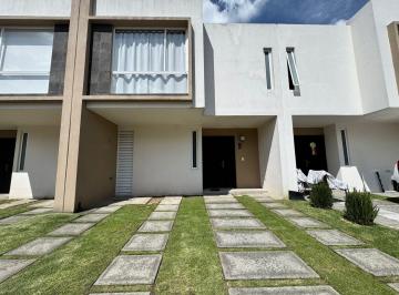 Casa en condominio · 122m² · 3 Recámaras · 2 Estacionamientos · Casa en Venta en San Mateo Otzacatipan