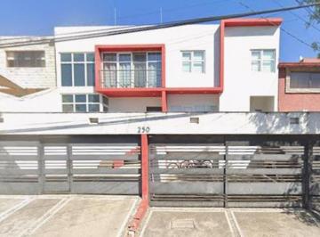 Casa de 6 habitaciones, Tlalnepantla de Baz · Venta de Casa en Peñon Grandelomas de Valle Dorado