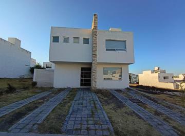 Casa de 3 habitaciones, Querétaro · Casa en Venta en Grand Juriquilla | Jardín Amplio, Terraza Privada y Amplios Espacios