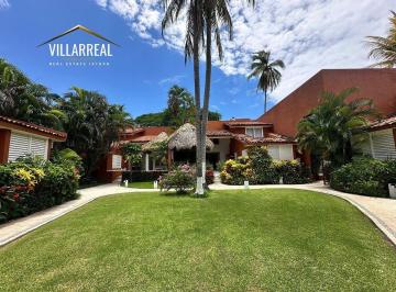 Casa en condominio de 4 habitaciones, Zihuatanejo de Azueta · Villa en Venta Frente Al Campo de Golf Ixtapa