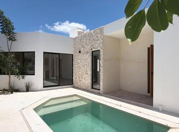 Casa · 225m² · 3 Recámaras · 2 Estacionamientos · Casa de Una Planta en Privada: 3 Recamaras, Equipada, Alberca, Entrega Inmediata