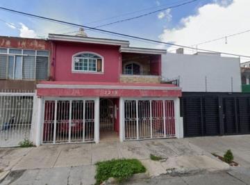 Casa de 4 habitaciones, Zapopan · Casa de 160 m² con 4 Recámaras en Venta en Zapopan