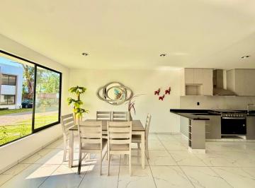 Casa en condominio de 4 habitaciones, Jiutepec · Casa Moderna con Roof Garden y Alberca en Jiutepec | Seguridad 24 Hrs