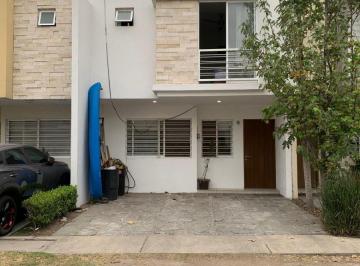 Casa de 3 habitaciones, San Pedro Tlaquepaque · Casa en Venta en Parque Agricola - Coto Cedros 8