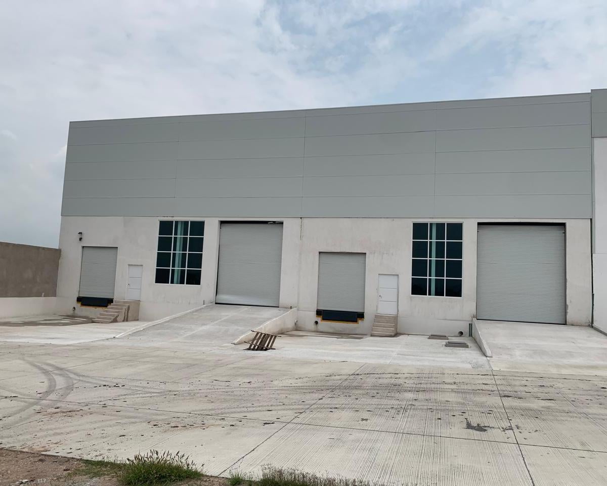 Renta de Bodega Industrial Media Sobre La Carretera Libre a Celaya