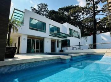 Casa · 540m² · 4 Recámaras · 5 Estacionamientos · Casa en Venta en Tzompantle Fracc. Real Tetela Cuernavaca Morelos