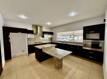 Casa de 3 habitaciones, Metepec · Casa en Venta - Residencial Bosque de Sauces - La Asunción, Metepec.