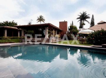 Casa · 500m² · 3 Recámaras · 4 Estacionamientos · Venta de Casa en Lomas de Cocoyoc a Campo de Golf