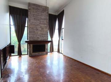Casa · 423m² · 3 Recámaras · 5 Estacionamientos · Casa en Venta, Lomas de Las Palmas Estilo Inglés Para Remodelar
