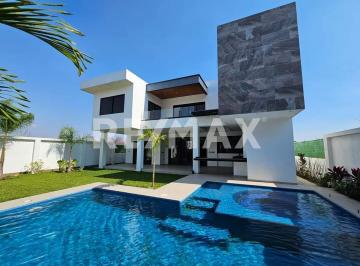 Casa · 460m² · 4 Recámaras · 2 Estacionamientos · Casa en Venta en Morelos, Lomas de Cocoyoc