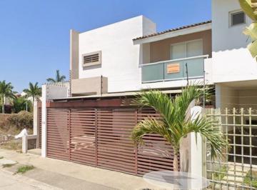Casa de 4 habitaciones, Puerto Vallarta · Casa en Venta en Fluvial Vallarta