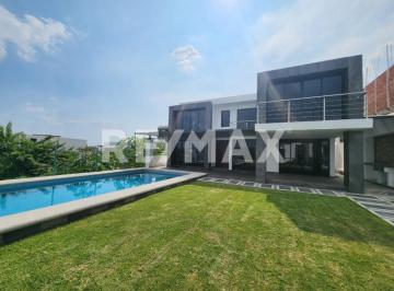 Casa · 360m² · 4 Recámaras · 3 Estacionamientos · Casa en Venta en Morelos, Fraccionamiento Lomas de Cocoyoc