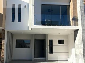 Casa · 200m² · 3 Recámaras · 2 Estacionamientos · Casa en Hacienda del Seminario