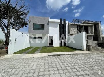 Casa · 190m² · 3 Recámaras · 2 Estacionamientos · Casa Nueva en Venta Dentro de Fraccionamiento a La Entrada de Oaxtepec Centro