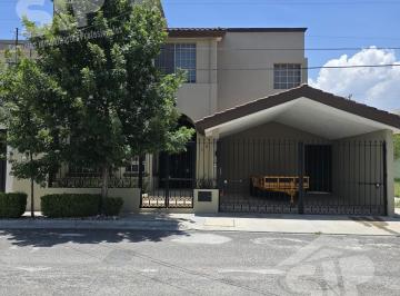 Casa · 240m² · 4 Recámaras · 2 Estacionamientos · Casa Amplia Al Norte de La Ciudad