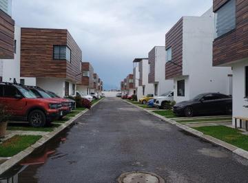 Casa · 160m² · 3 Recámaras · 3 Estacionamientos · Casa en Venta a Min de Galerías Metepec en Condominio Aplica Créditos