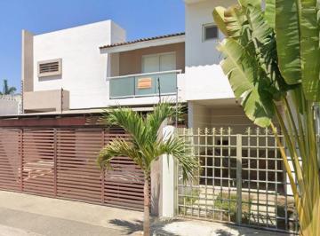 Casa de 4 habitaciones, Puerto Vallarta · Casa en Venta en Colonia Fluvial Vallarta Cerca de Macro Plaza