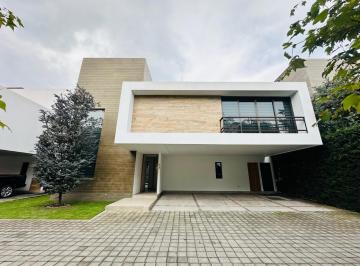 Casa · 439m² · 4 Recámaras · 4 Estacionamientos · Casa - Los Sauces