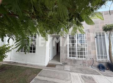 Casa de 2 habitaciones, Corregidora · Venta de Casa de un Piso en Paseos del Bosque