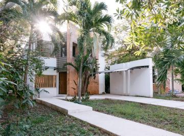 Casa · 437m² · 4 Recámaras · 3 Estacionamientos · Casa en Venta en Playacar