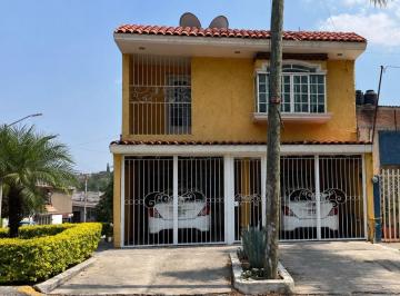 Casa de 3 habitaciones, San Pedro Tlaquepaque · Casa en Esquina en Venta en Fraccionamiento Revolución, Tlaquepaque, Jalisco.