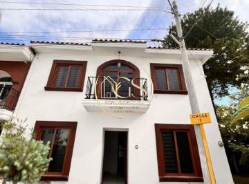 Casa en condominio · 162m² · 4 Recámaras · 2 Estacionamientos · Casa en Renta Villas de Rio Lerma Celaya