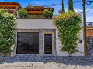 fb9a9ed96d2960a930a2849543e8d281024e912bb95517f22ad1676f00bd4573 · Casa Amueblada en San Miguel de Allende Cerca del Centro