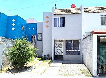 Casa de 3 habitaciones, Querétaro · Casa en Dos Niveles con Superficie de Terreno de 90 m² con 3 Recámaras en Venta en Colinas Poniente