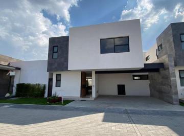 Casa · 246m² · 3 Recámaras · 2 Estacionamientos · Venta de Casa Nueva en Metepec