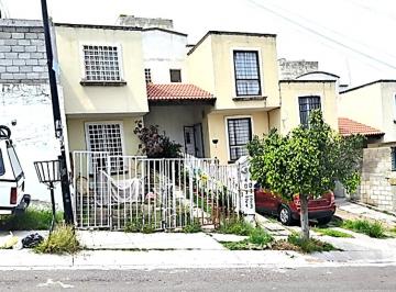 Casa de 2 habitaciones, Querétaro · Casa de Dos Niveles con Superficie de Terreno 67 m² con 2 Recámaras en Venta en Jardines de Santiago