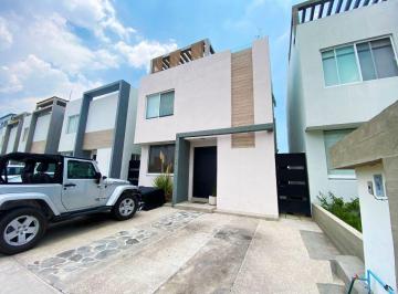 Casa de 4 habitaciones, Corregidora · Casa en Venta en Cañadas del Lago con Roof Garden + Miniloft Independiente