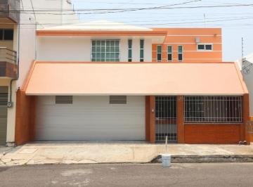 Casa · 370m² · 3 Recámaras · 2 Estacionamientos · Casa en Jardines de Virginia